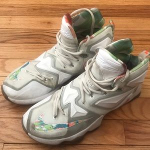 Size 9.5 Lebron 13’s Easter Basketball shoe